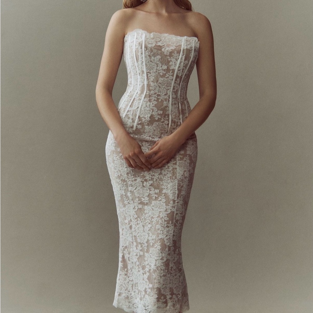 V. Chapman Cupulet Strapless Corset Chantilly Lace Dress